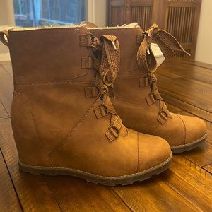 Universal Thread Platform Boots Women’s 9W Cognac Brown Cute Cozy Lace Up